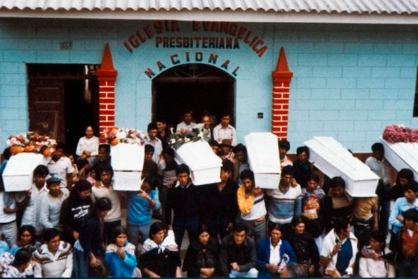 entierro de restos de fallecidos en Callqui